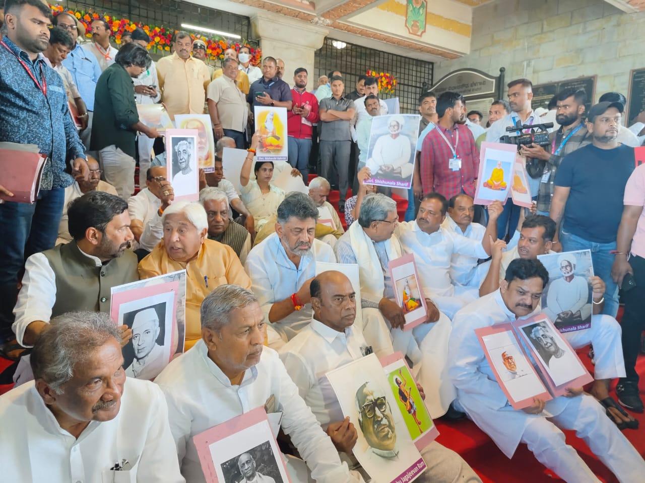 Opposition leaders - including former chief minister and the current Leader of the Opposition, Siddaramaiah, were among those who staged a demonstration and sat outside the assembly on the steps to protest the ruling Basavaraj Bommai government's decision to unveil a portrait of Veer Savarkar in the assembly (Pic/Official Twitter handle of Karnataka Congress)